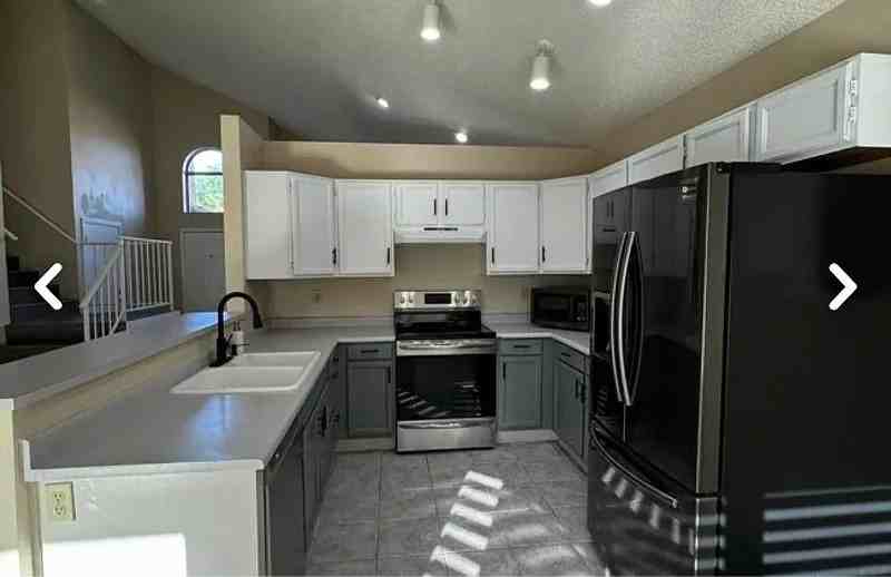 15002 S 27th Way - Photo 3 of 16