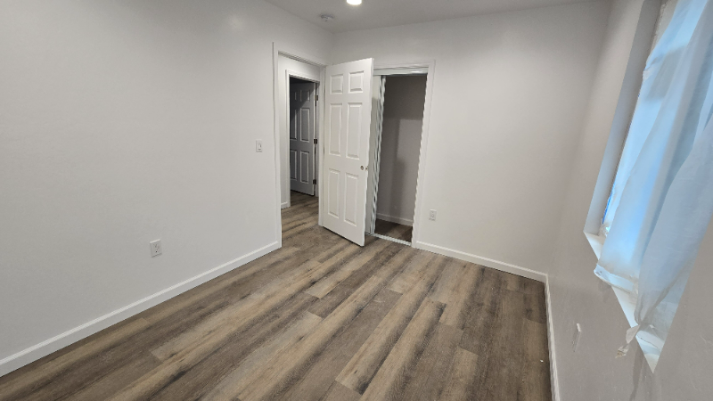 725 31st St #B - Photo 7 of 7