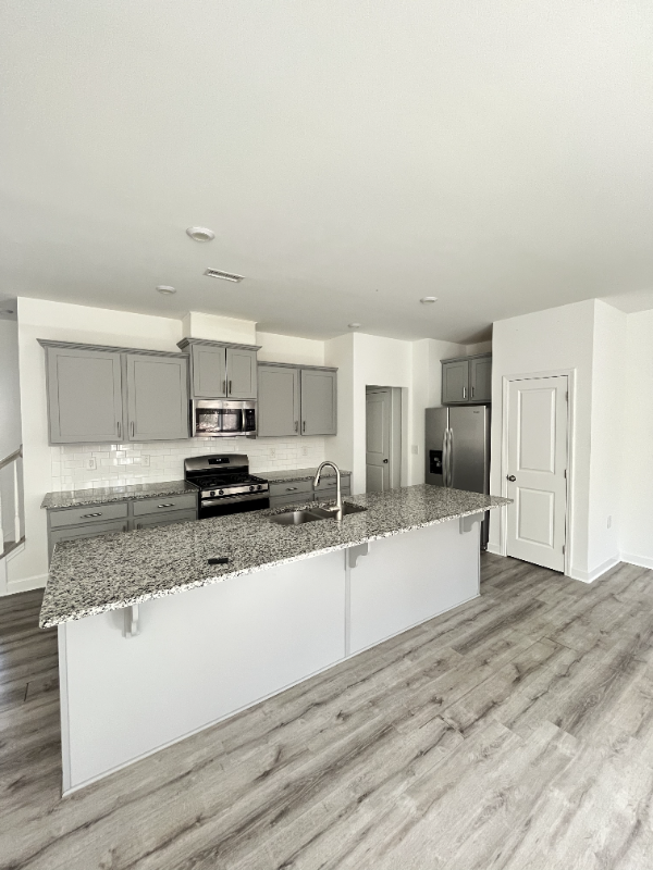 135 Orvis Dr - Photo 4 of 18