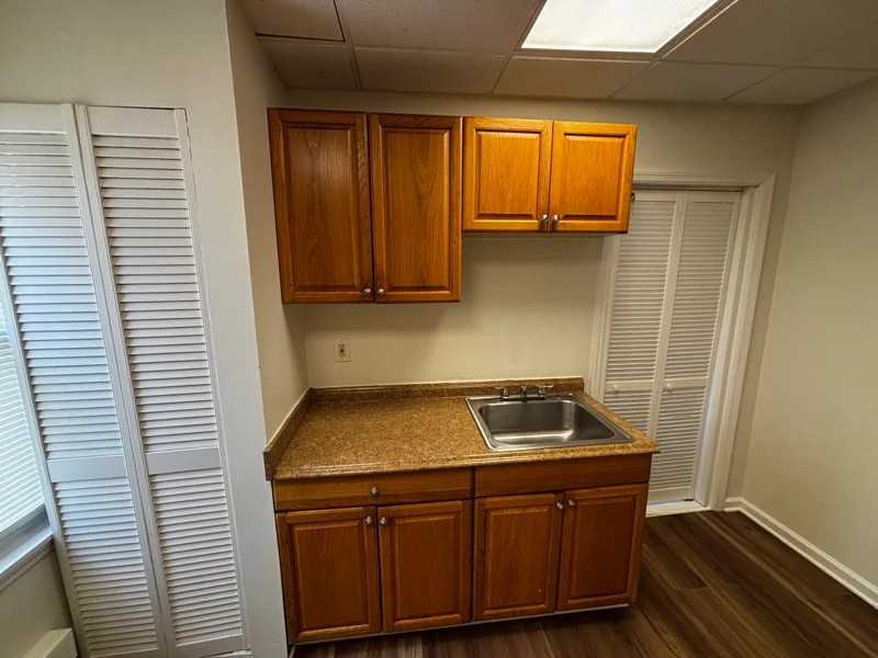 667 Green St #4 - Photo 7 of 9