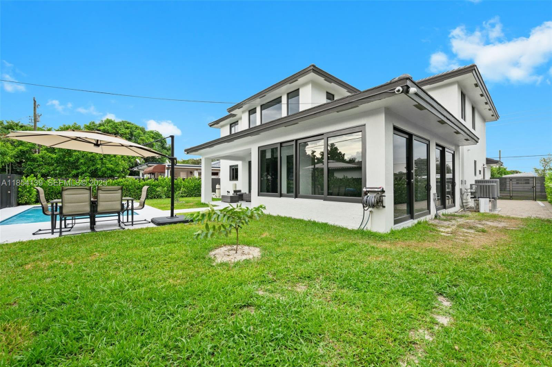 457 Lafayette Dr - Photo 2 of 9