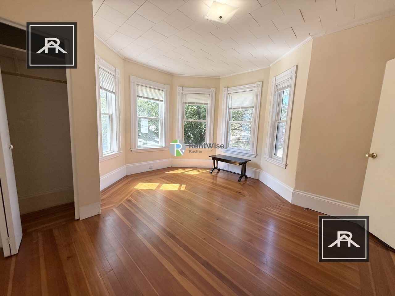55 Litchfield St - Photo 4 of 15