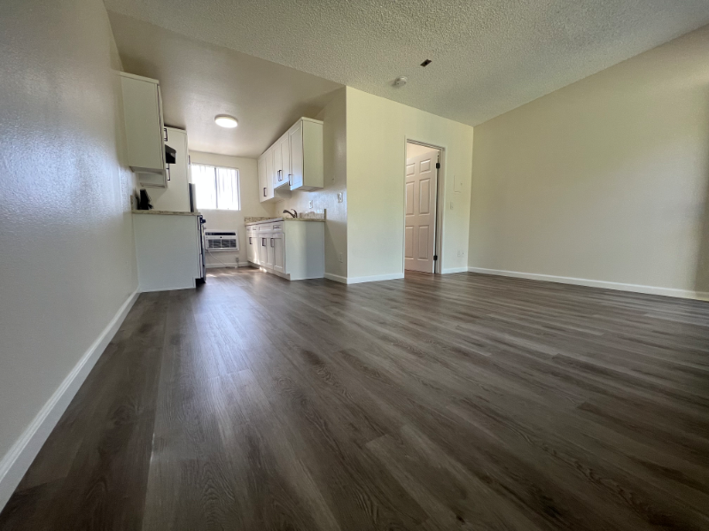 7424 Radford Ave #209 - Photo 3 of 18