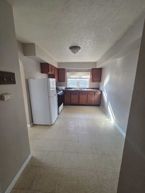 2257 Benninghofen Ave - Photo 2 of 7