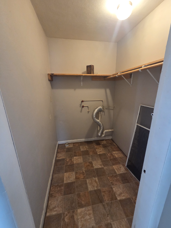 2257 Benninghofen Ave - Photo 6 of 7