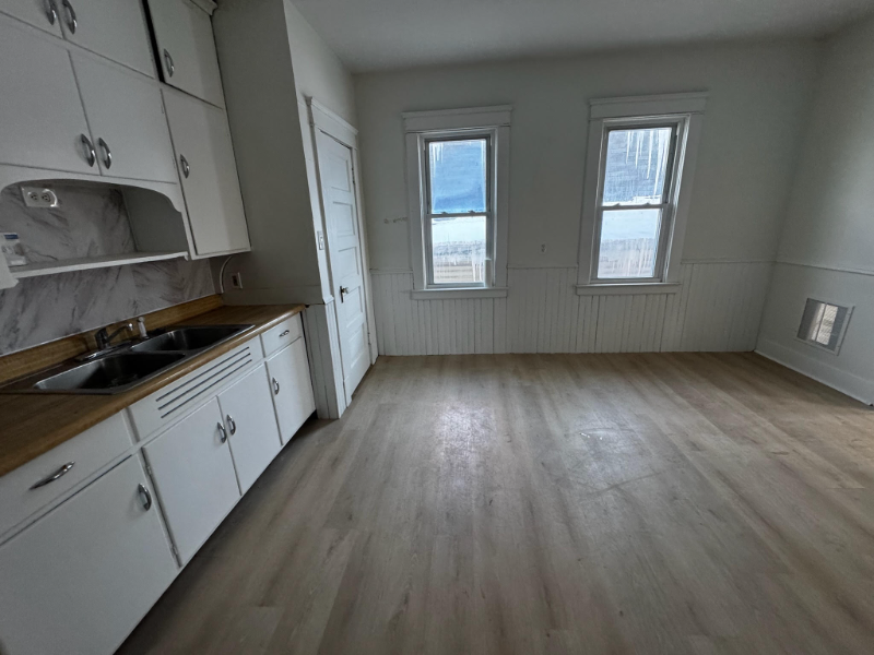 120 Center Ave - Photo 4 of 11