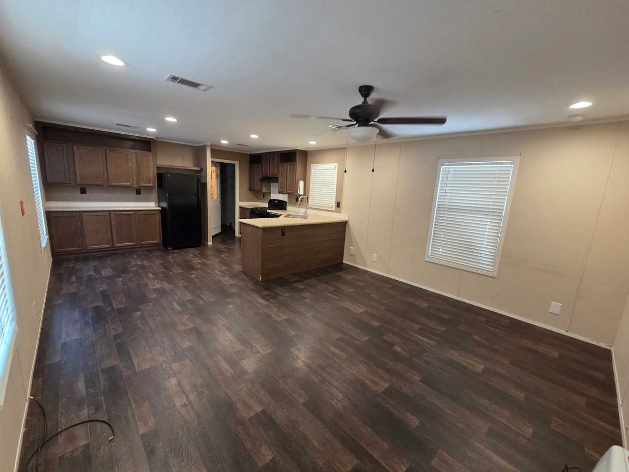 2409 Creekview Dr - Photo 3 of 20