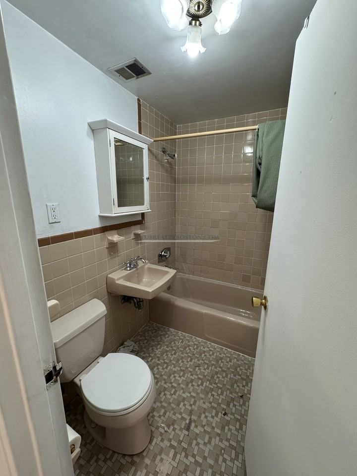 530 Washington St #22 - Photo 3 of 16