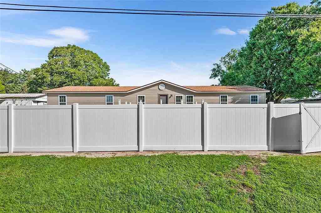 5711 Cherry Tree Dr - Photo 3 of 19