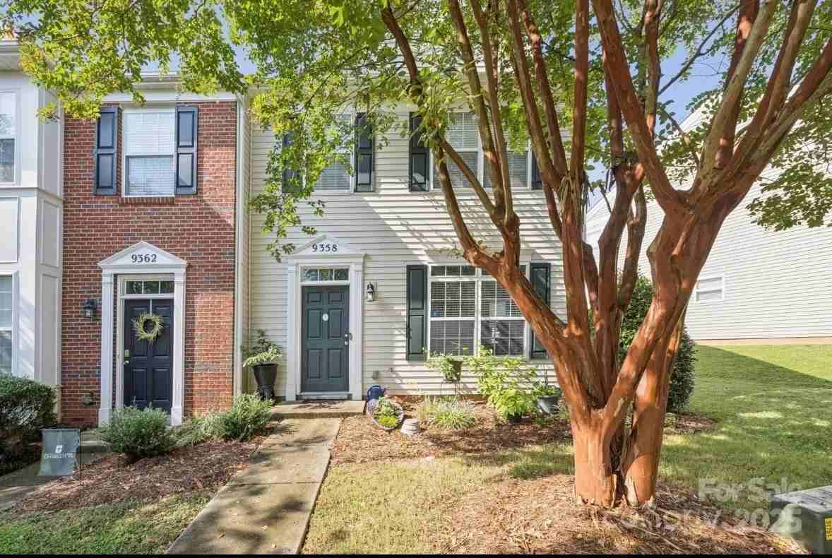 9358 Greenheather Dr - Photo 2 of 20