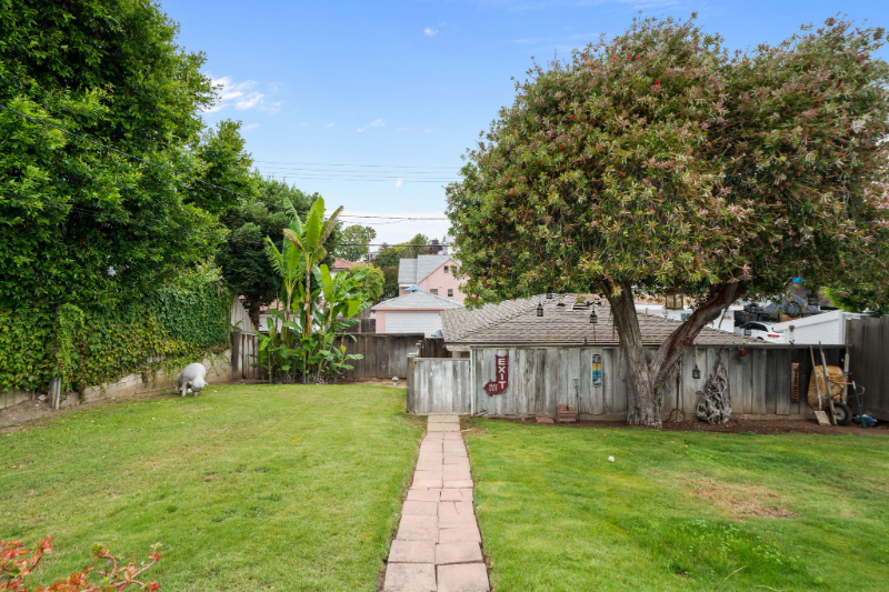 421 Tustin Ave - Photo 3 of 19