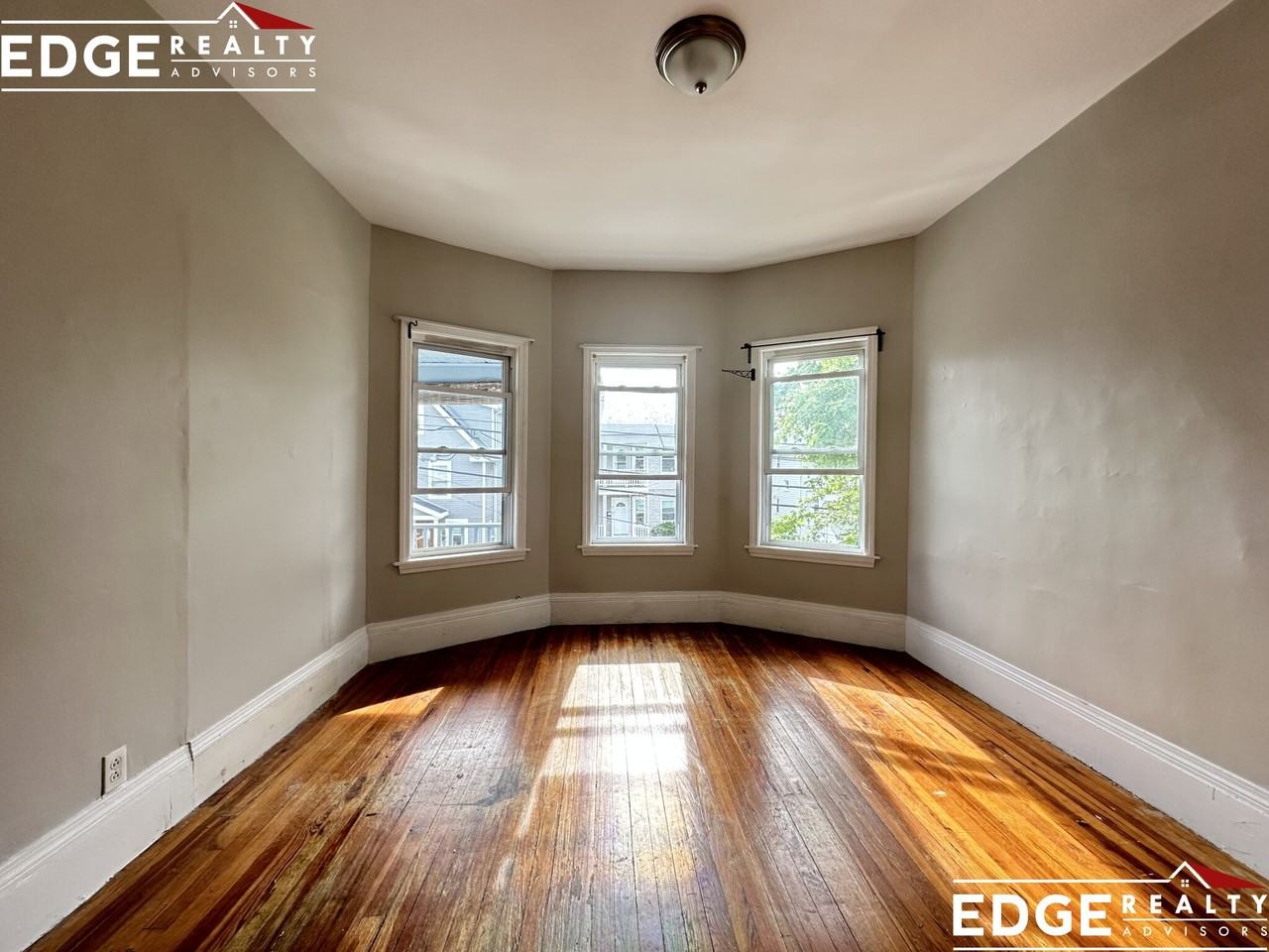 72 Antwerp St - Photo 2 of 10