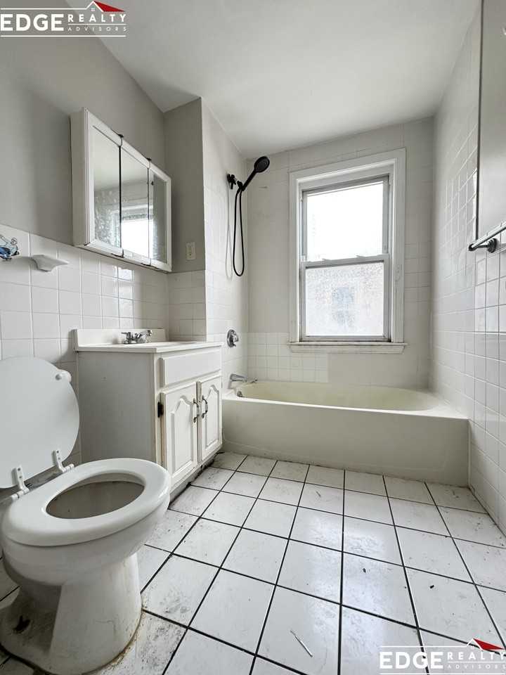 72 Antwerp St - Photo 3 of 10