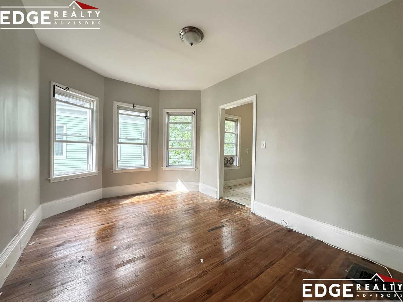 72 Antwerp St - Photo 5 of 10