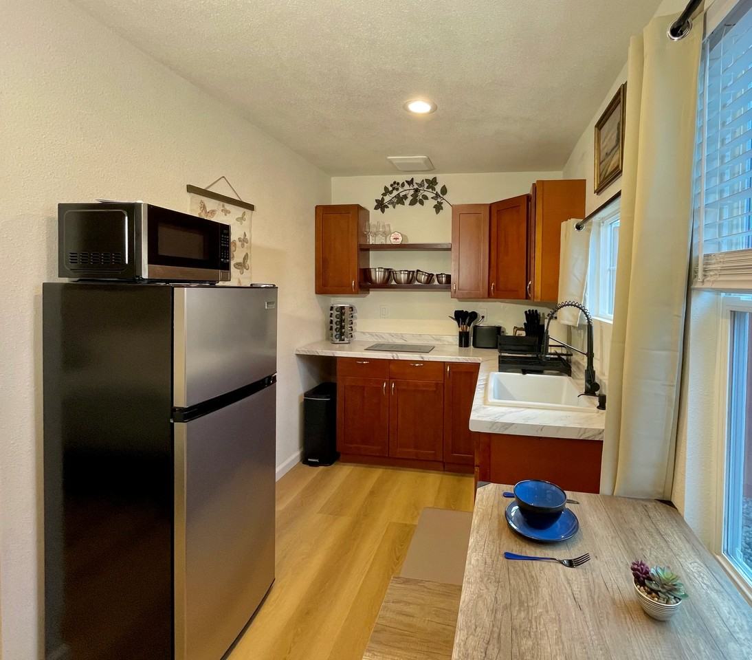 225 E Branch St - Photo 3 of 9