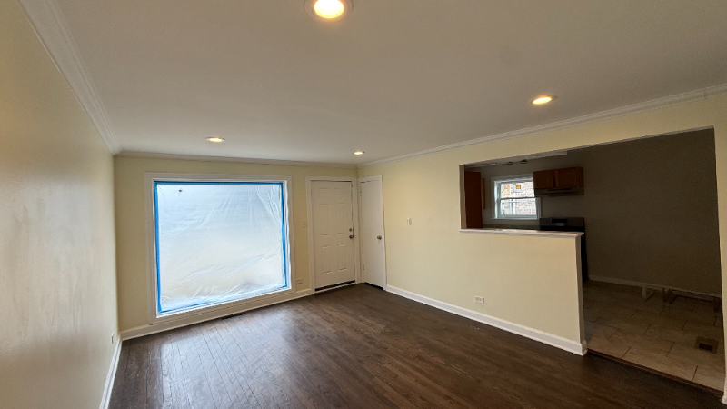 9508 S Green St - Photo 3 of 10