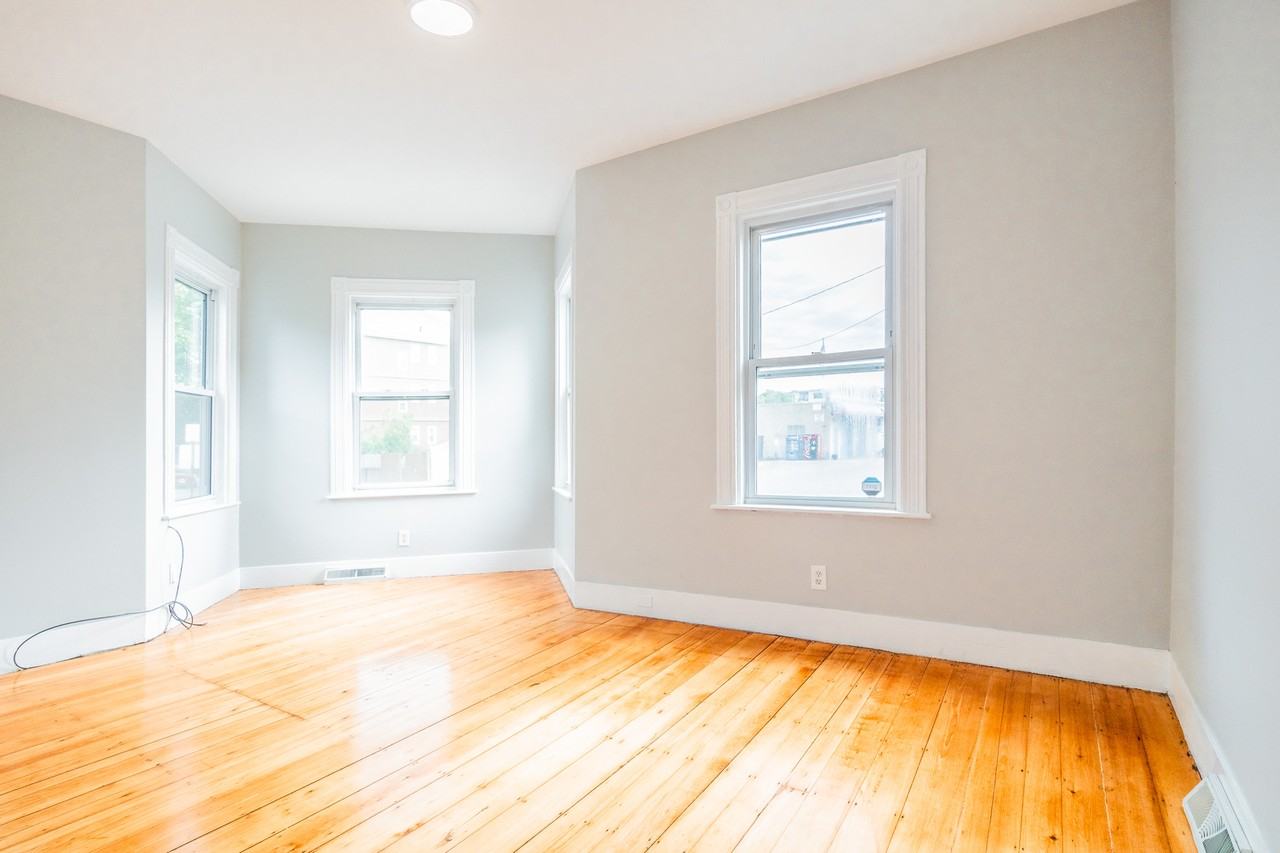 16 Rossmore Rd #1 - Photo 5 of 8