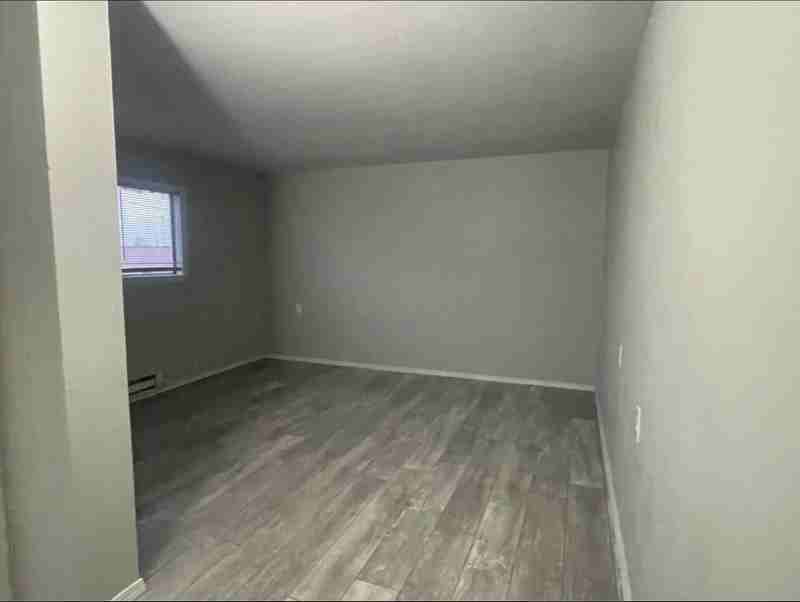 2029 Empire Ave #4 - Photo 2 of 5