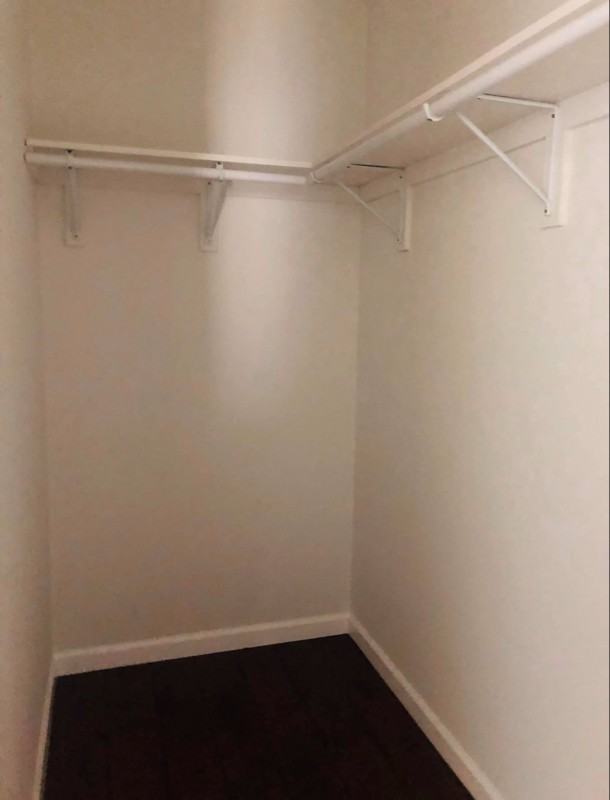 14643 Chatsworth St - Photo 7 of 10