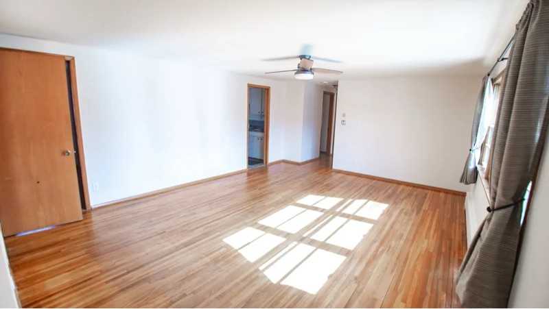 1402 Summit Ave - Photo 2 of 7