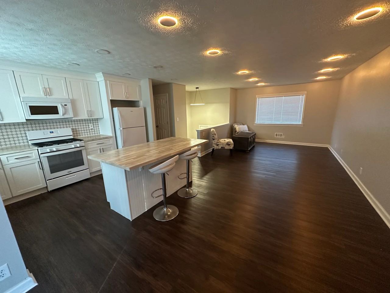 1 Rainbow Dr - Photo 5 of 9