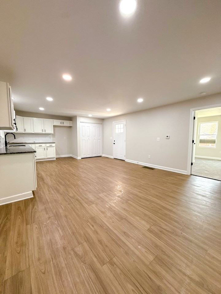 2372 Howey Rd - Photo 4 of 29