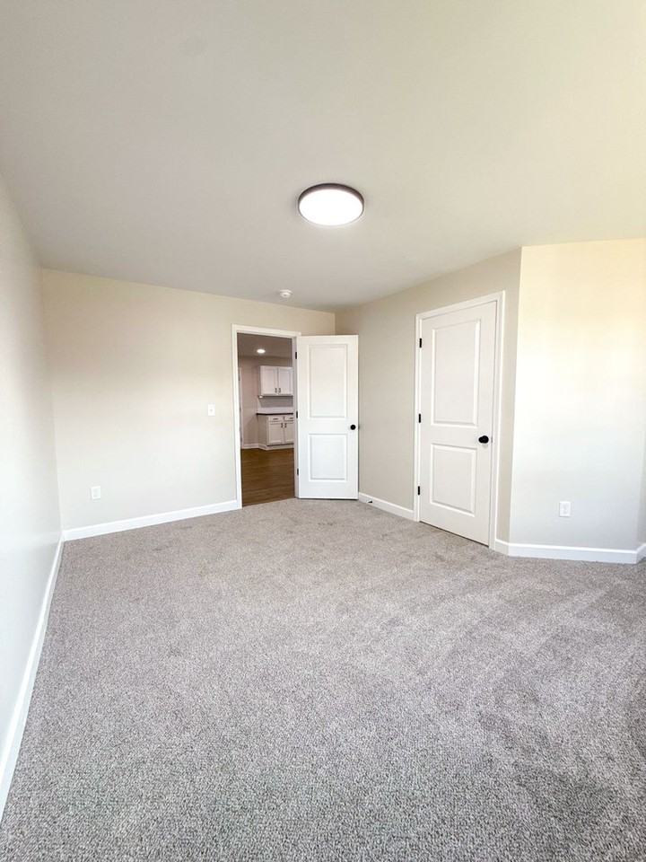 2372 Howey Rd - Photo 6 of 29