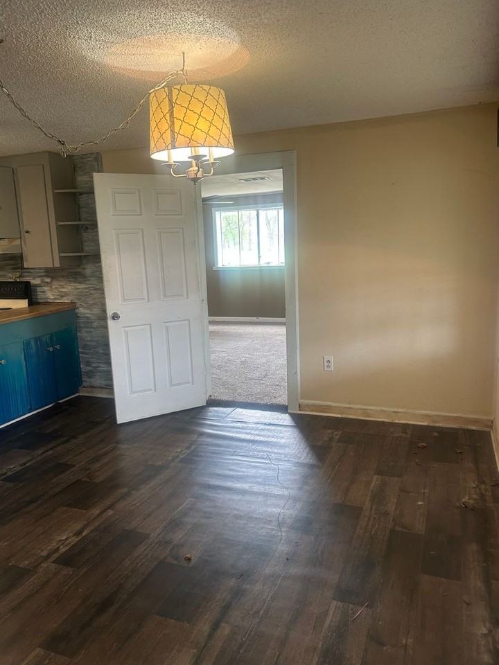 1105 Lingo Rd - Photo 7 of 24