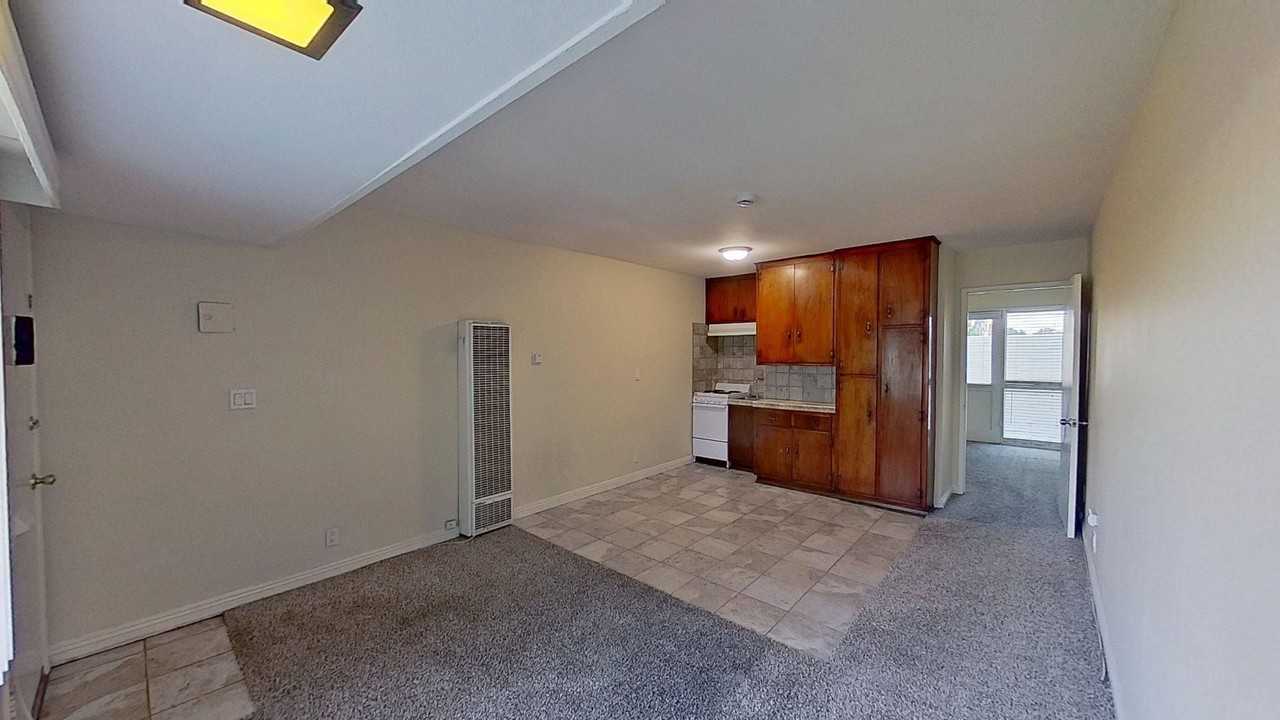 11016 Paloma Ave - Photo 2 of 13