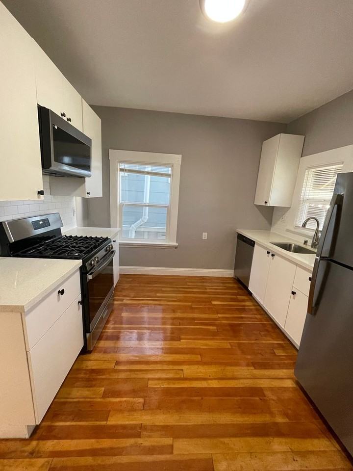 3208 Market St - Photo 5 of 13