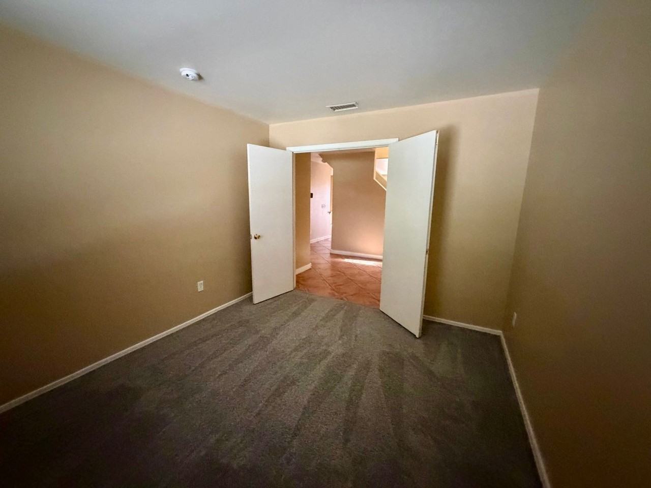 7205 S 39th Dr - Photo 6 of 28