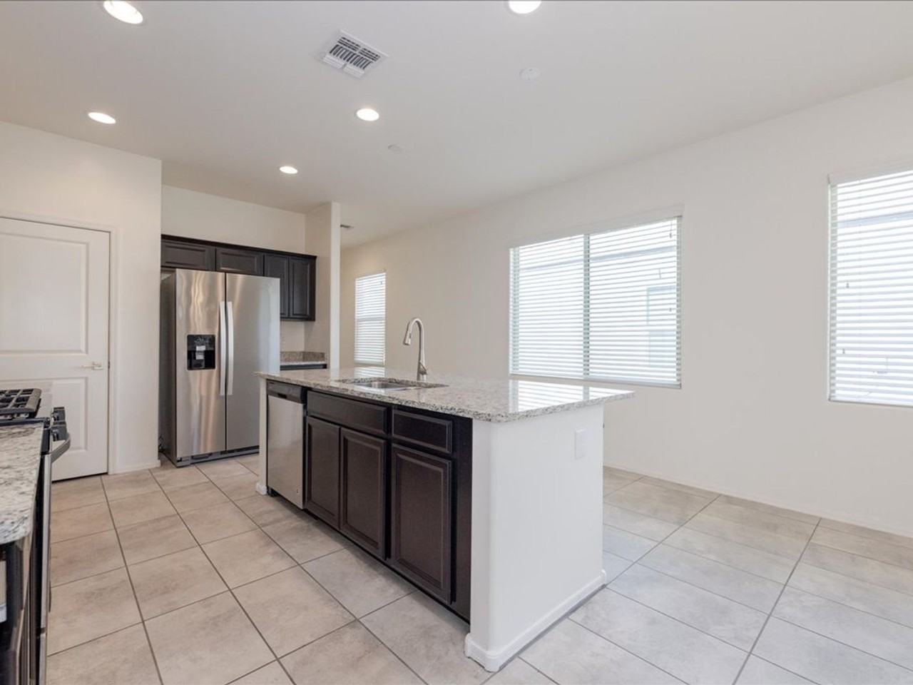 7453 S Via Plaza Del Maya - Photo 5 of 35