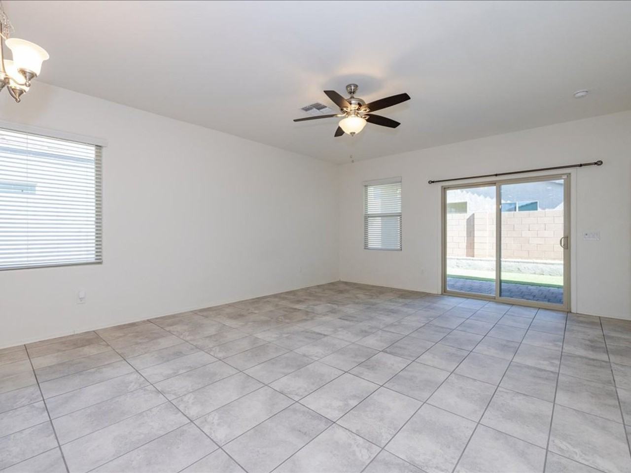 7453 S Via Plaza Del Maya - Photo 6 of 35