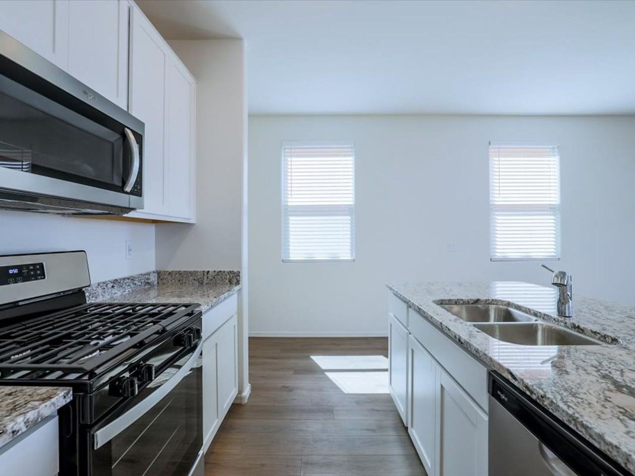 10566 S Dominguez Dr - Photo 4 of 26