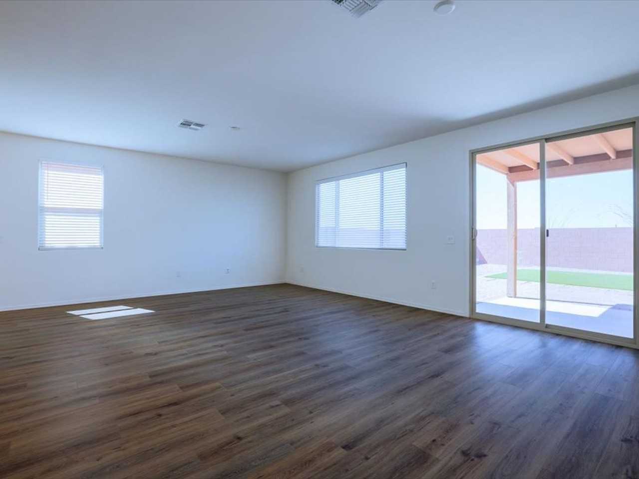 10566 S Dominguez Dr - Photo 7 of 26