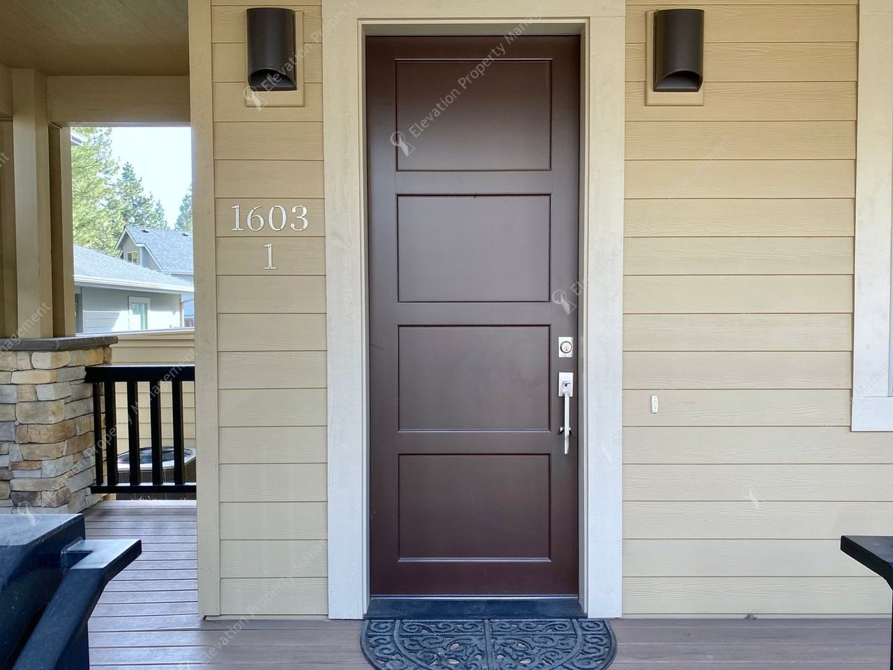 1603 Nw Milwaukee Ave - Photo 2 of 38