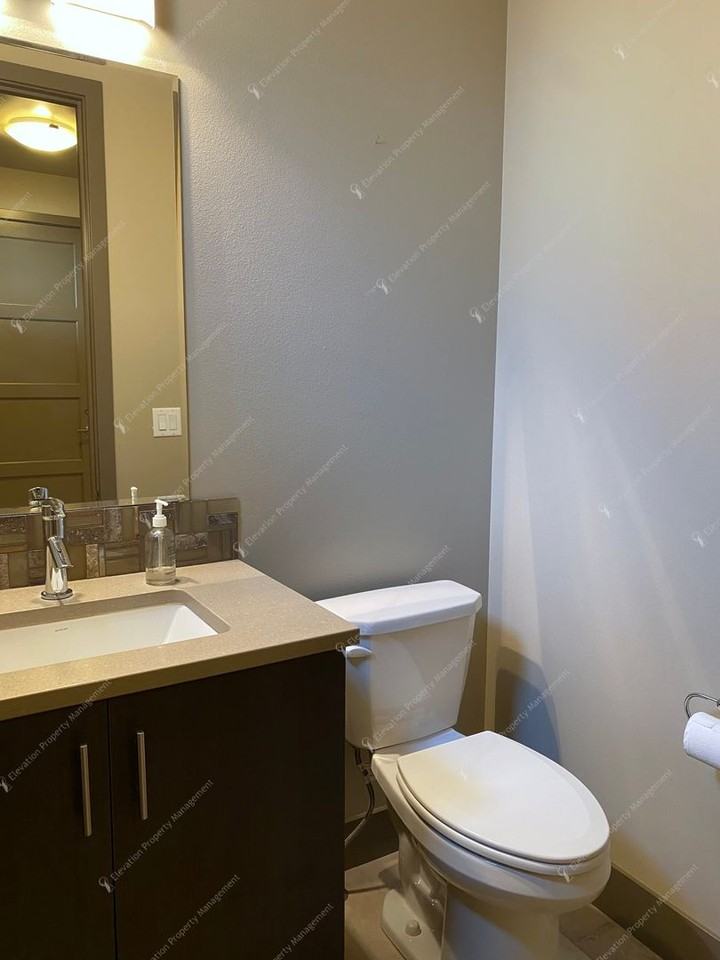 1603 Nw Milwaukee Ave - Photo 6 of 38