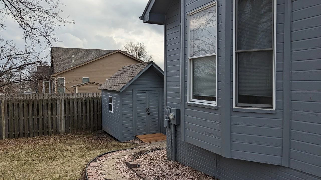 9513 S 26th Ave - Photo 2 of 22
