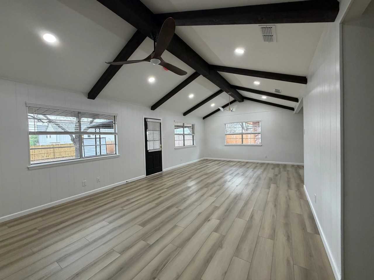 6526 Forest Grv - Photo 4 of 6