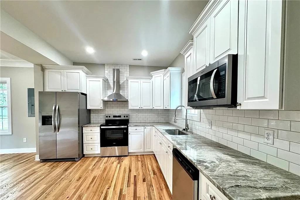 1130 W High St - Photo 2 of 14