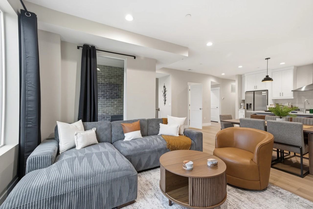 1562 E St #107 - Photo 3 of 13