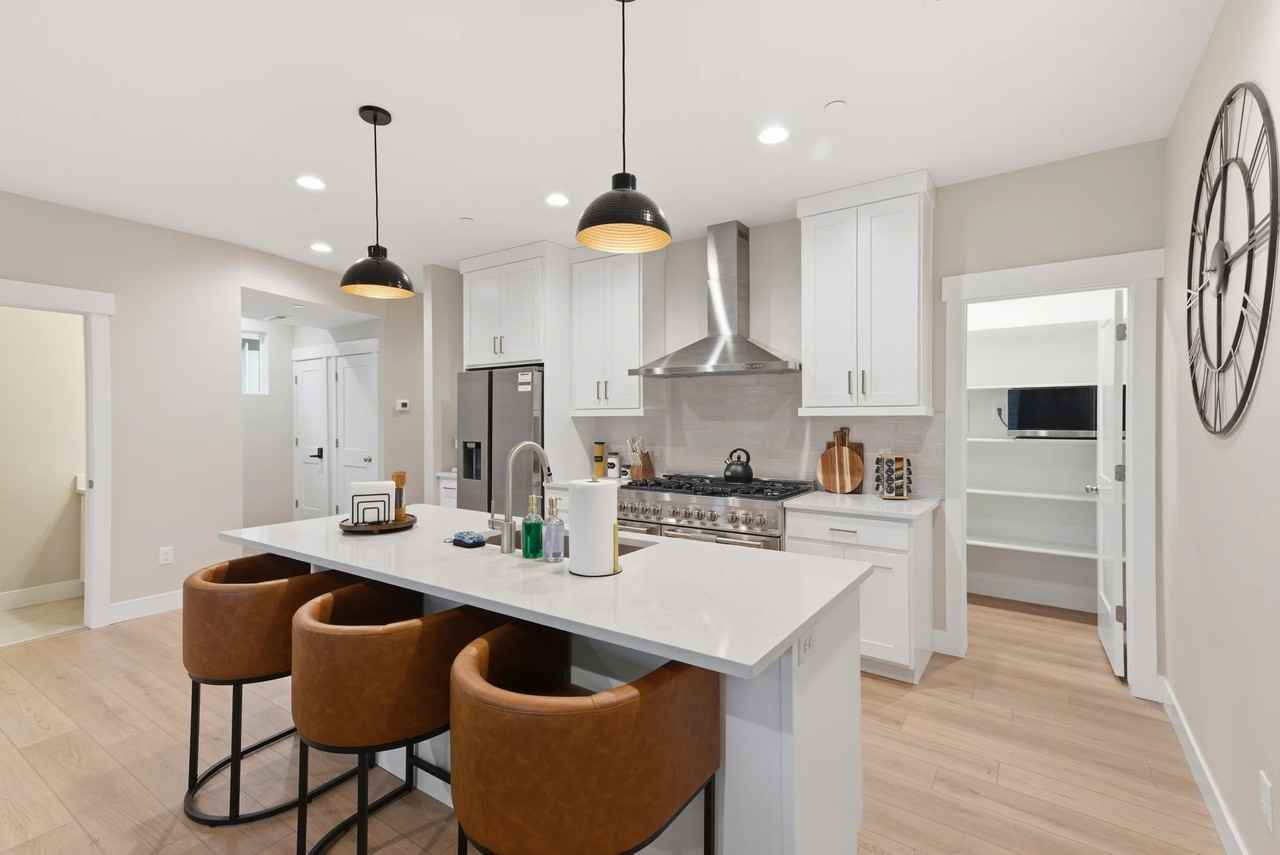 1562 E St #107 - Photo 5 of 13