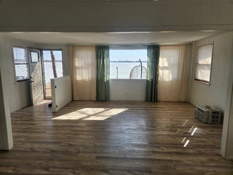 1400 Woodlawn Bch - Photo 3 of 17