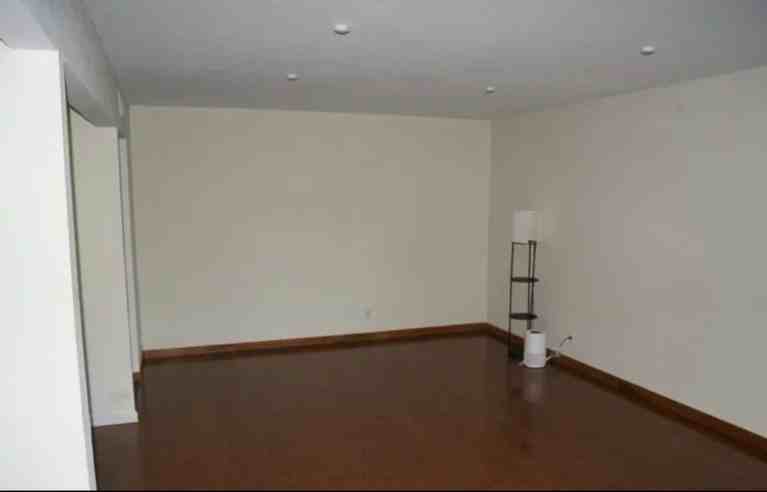 460 N Civic Dr - Photo 4 of 14