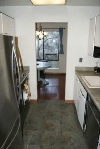 460 N Civic Dr - Photo 6 of 14