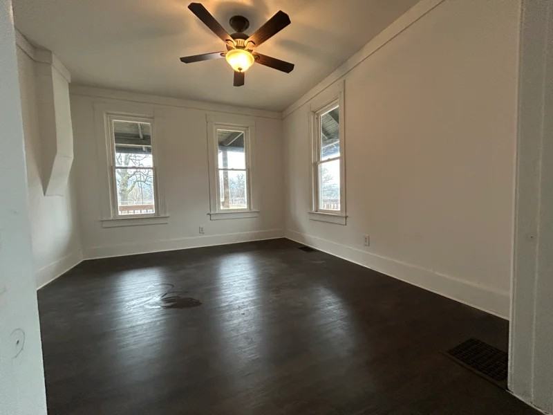 1668 Memorial Ave - Photo 2 of 20