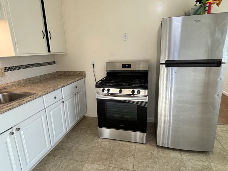 1131 Georgia St - Photo 3 of 14