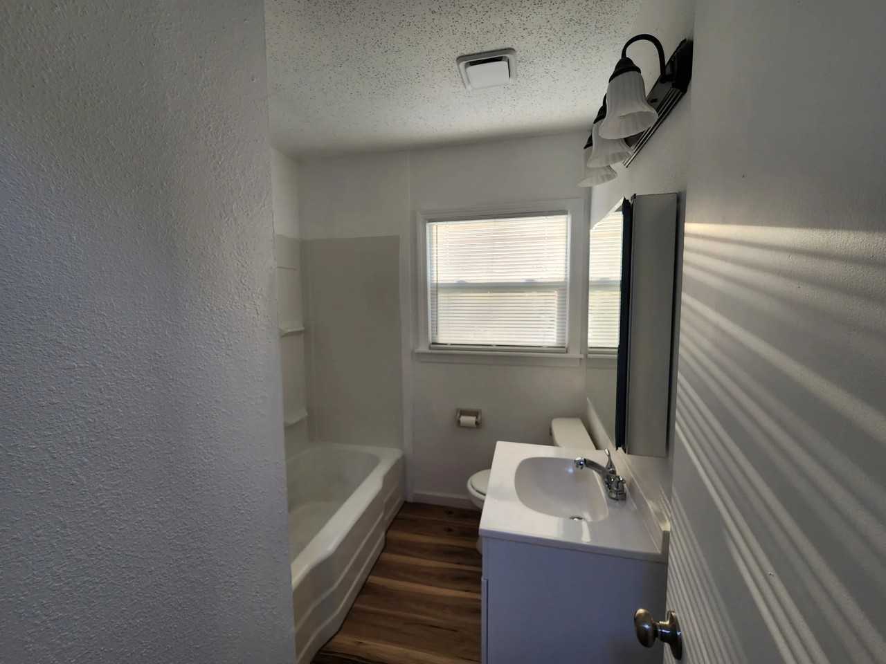 1645 Sw Oklahoma Ave - Photo 3 of 6