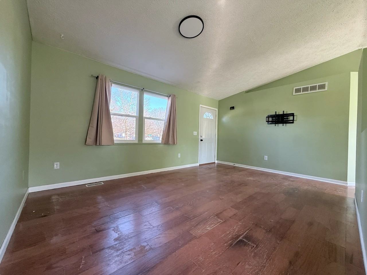5840 Monticello Dr - Photo 3 of 13
