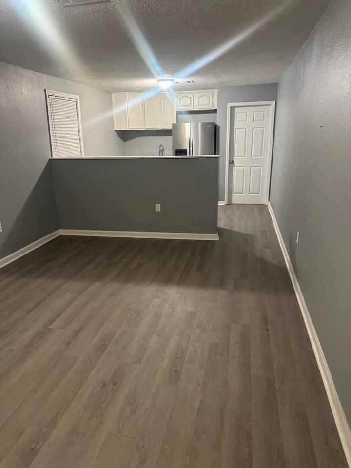 516 S Hennessey St - Photo 2 of 9